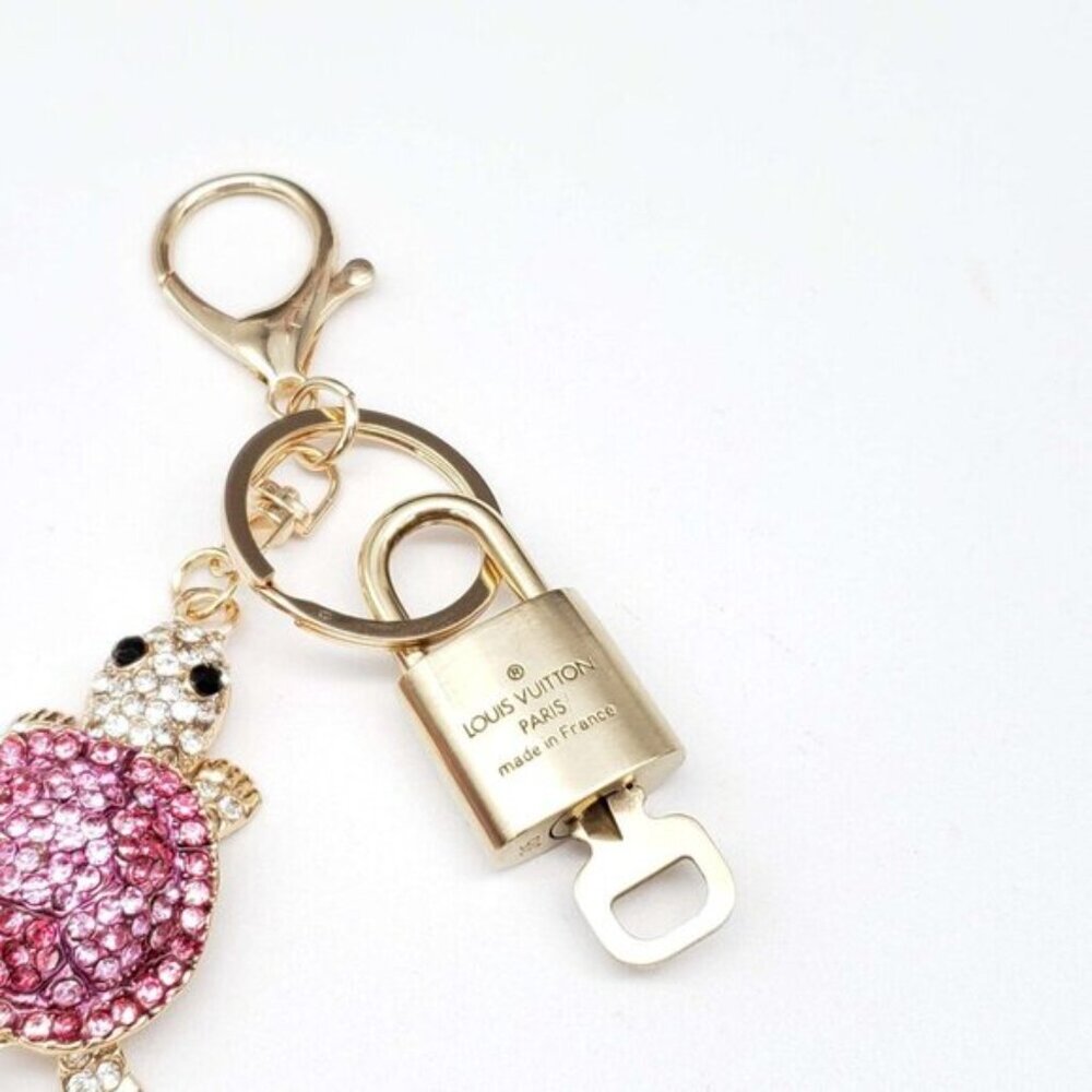 LV Gold Padlock 🔑 Authentic Louis Vuitton Charm + Unbranded Turtle Keychain - Picture 4 of 8